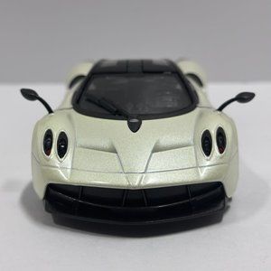 WELLY PAGANI HUAYRA 1/24 DIECAST MODEL CAR PEARL WHITE 24088